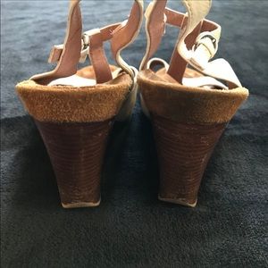 Biviel “T” Strap Wedges! 🔥🔥🔥🔥